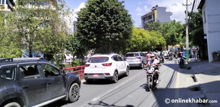 राजावादी प्रदर्शनका कारण करिडोर क्षेत्रमा ट्राफिक अस्तव्यस्त