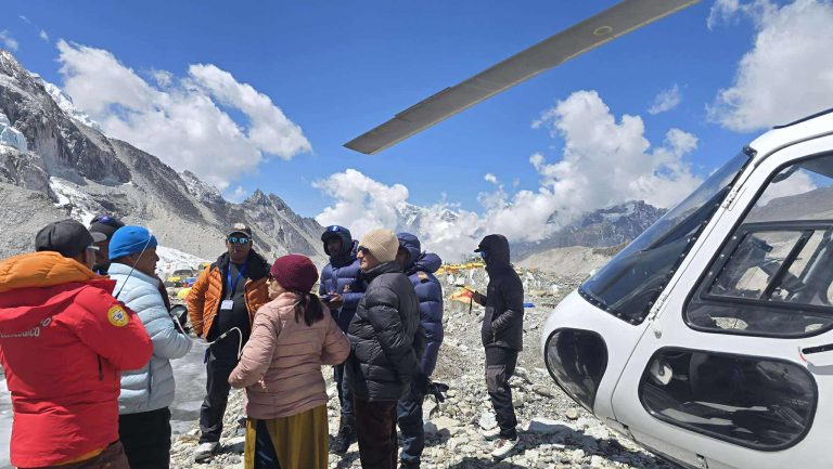 सगरमाथा आधार शिविरमा गृहमन्त्री : सुरक्षा र उद्धारमा प्रतिबद्धता
