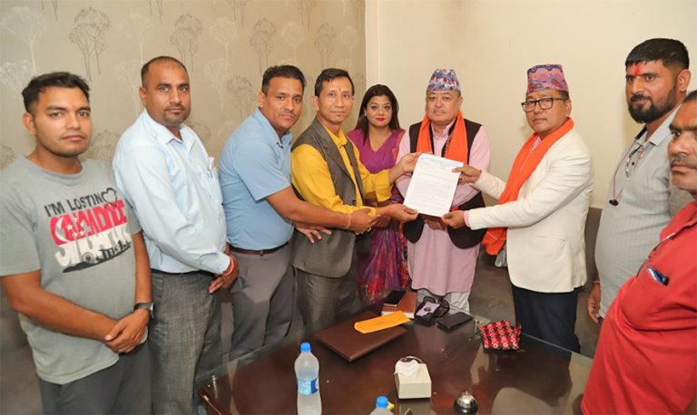गौतमबुद्ध विमानस्थलबाट अन्तर्राष्ट्रिय उडानको माग गर्दै राप्रपालाई ज्ञापनपत्र