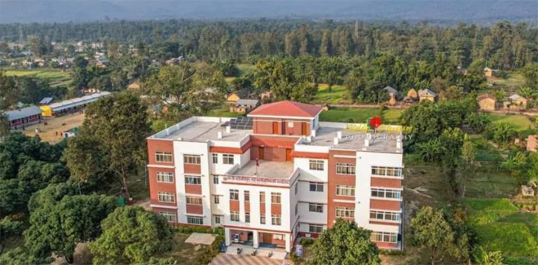 राप्ती गाउँपालिकामा ८ सय बढी मजदुरको निःशुल्क दुर्घटना बीमा र स्वास्थ्य परीक्षण