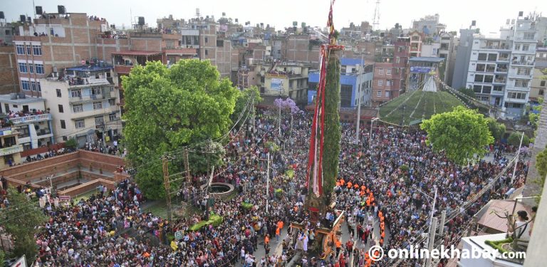 पुल्चोकबाट तान्न थालियो रातो मच्छिन्द्रनाथको रथ (तस्वीरहरू)