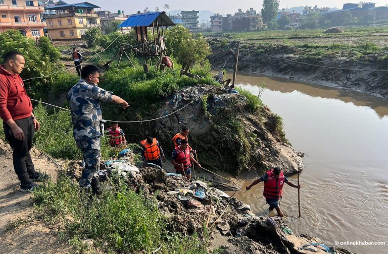 काभ्रेमा बाढीमा बगेकी महिलाको अवस्था अझै अज्ञात