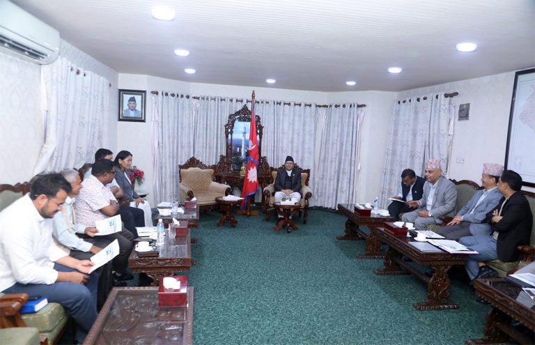 सभामुखले गरे मुख्य सचेतक र प्रमुख सचेतकसँग छलफल