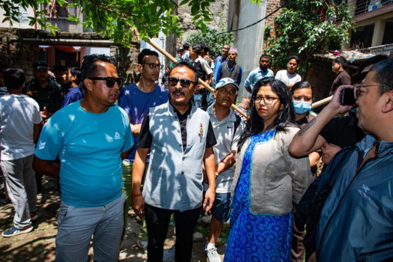 काठमाडौं महानगर उपप्रमुखबाट आगलागीस्थलको अवलोकन, ग्यास कम्पनीको अनुगमन गर्ने