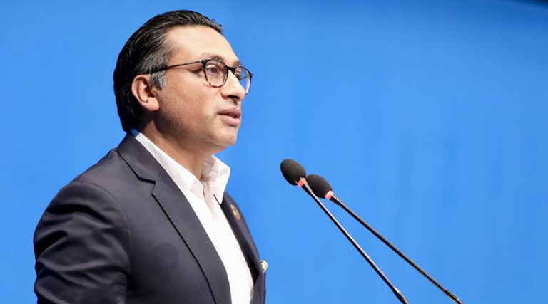 नीति तथा कार्यक्रम १२ वर्षदेखि सुन्दै छु, सँधै कर्मकाण्डी छ : स्वर्णिम वाग्ले