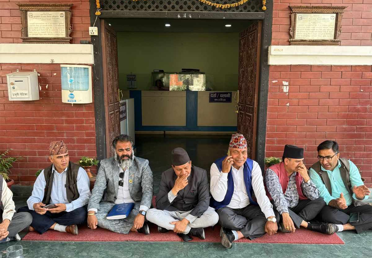 उपत्यका विकास प्राधिकरणमा बुढानीलकण्ठ नगरपालिकाका जनप्रतिनिधिको धर्ना