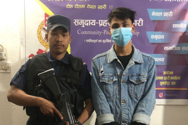 दाङमा विद्यार्थीले गरे शिक्षकमाथि खुँडा प्रहार