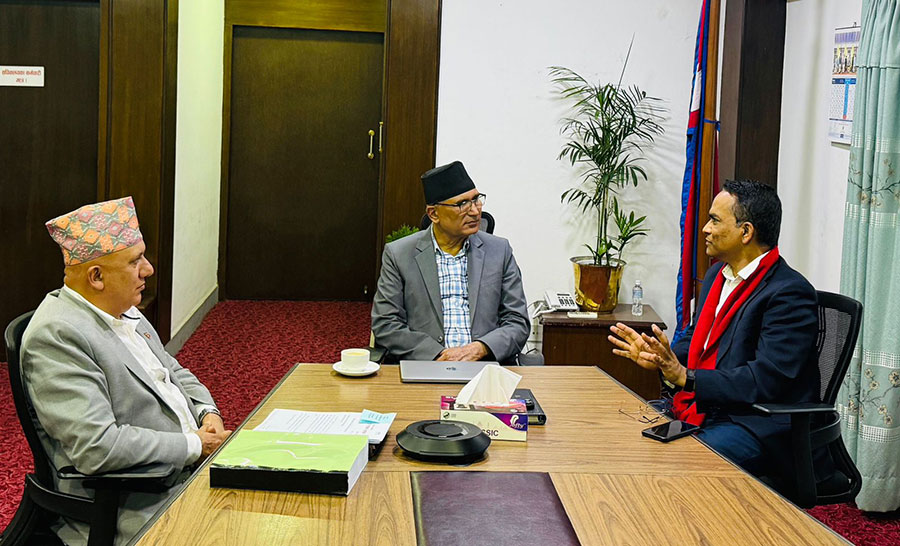बजेट निर्माणबारे अर्थमन्त्रीले गरे योजना आयोग उपाध्यक्ष र गभर्नरसँग परामर्श