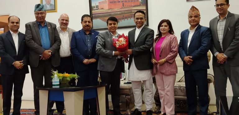 नवनियुक्त गभर्नरसँग निजी क्षेत्रको भेटः नीतिगत स्थायित्वमा पौडेलको जोड