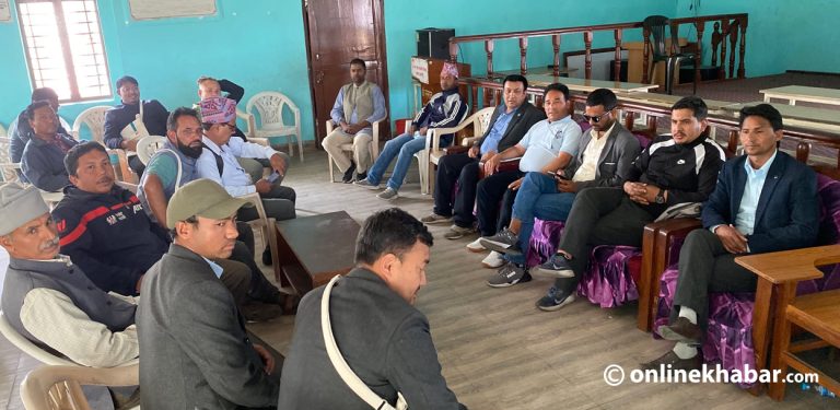 सरकारसँग शिक्षक महासंघले गरेको सहमतिमा विद्यालय कर्मचारीको विरोध किन ?