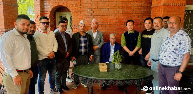 लमजुङमा खुकुरी प्रहारपछि फरार अभियुक्तको देउवासँग भेटघाट