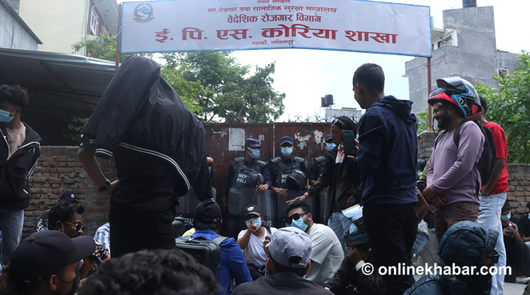 भाषा पास गरे पनि दुई वर्षदेखि कोरिया जान नपाएपछि आन्दोलनमा