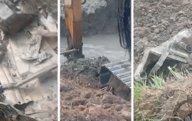 एस्काभेटरले खोतल्दा जमिनमा भासिएर बेपत्ता गाडीको केही पार्टपुर्जा भेटियो 