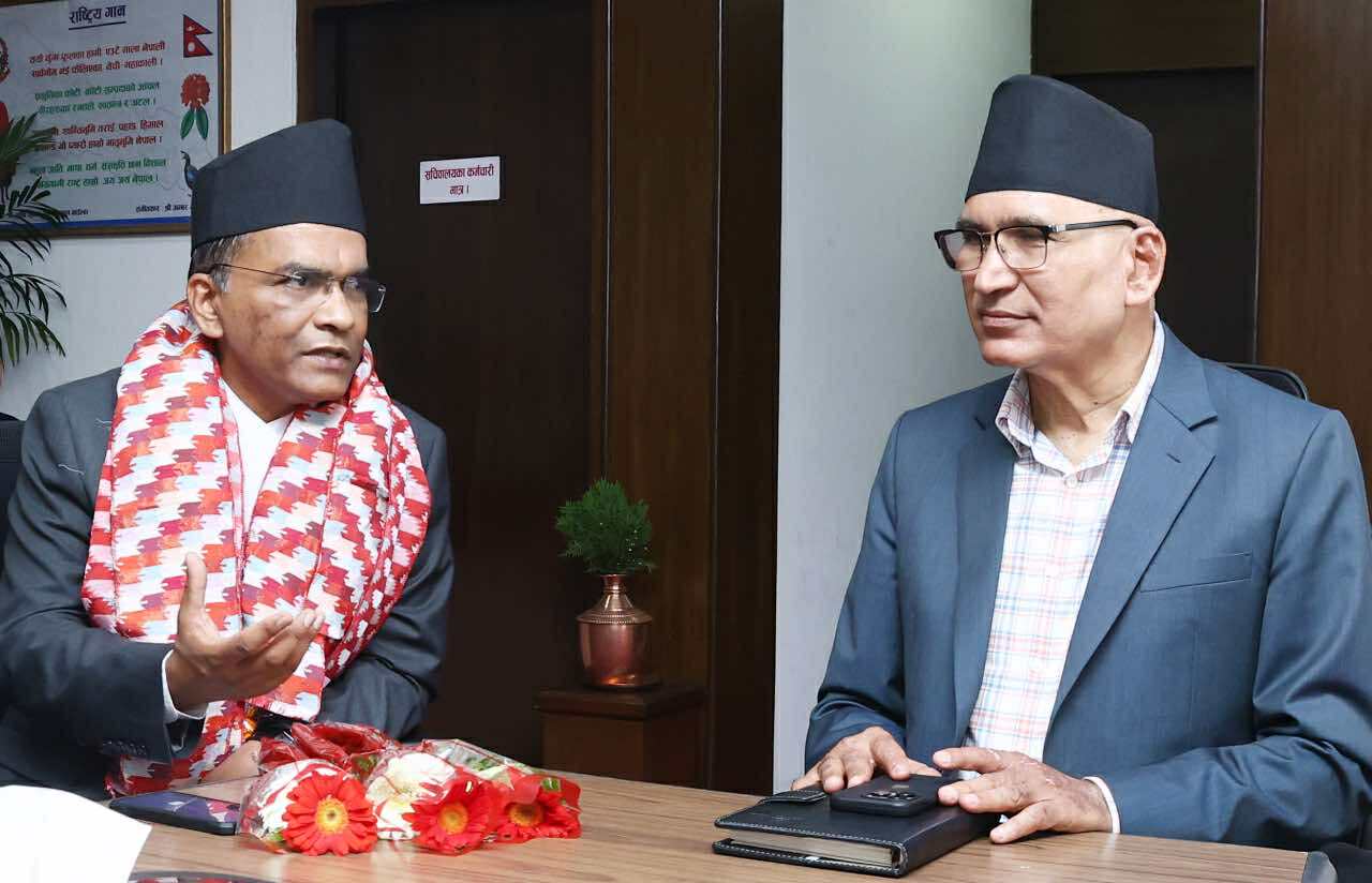 अर्थमन्त्री र नवनियुक्त गभर्नर पौडेलबीच भेट