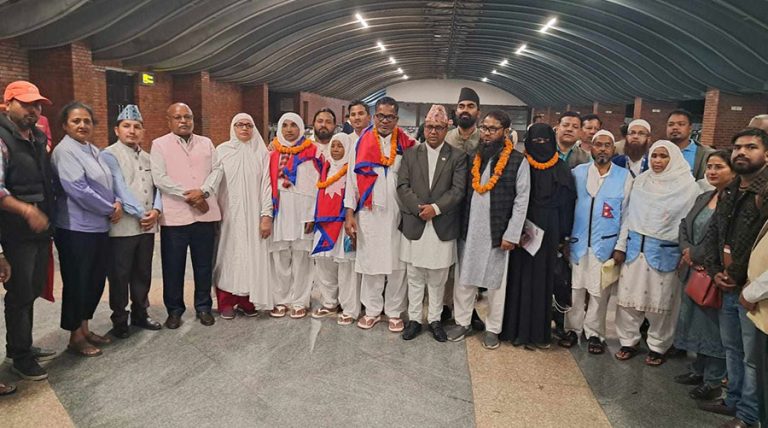 संस्कृतिमन्त्रीले गरे हजयात्रीलाई बिदाइ