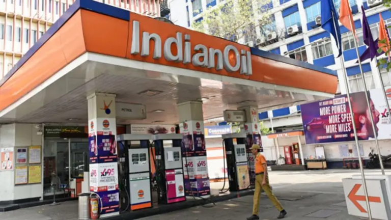भारत-पाक द्वन्द्वको असर पेट्रोल पम्पमा, कर्पोरेसनले भन्यो- चाहिनेजति तेल छ, नआत्तिनू