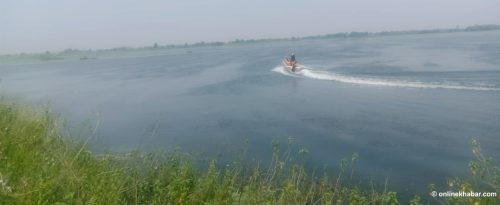 जगदिशपुर तालमा मोटरबोट, बिथोलियो चराको बास