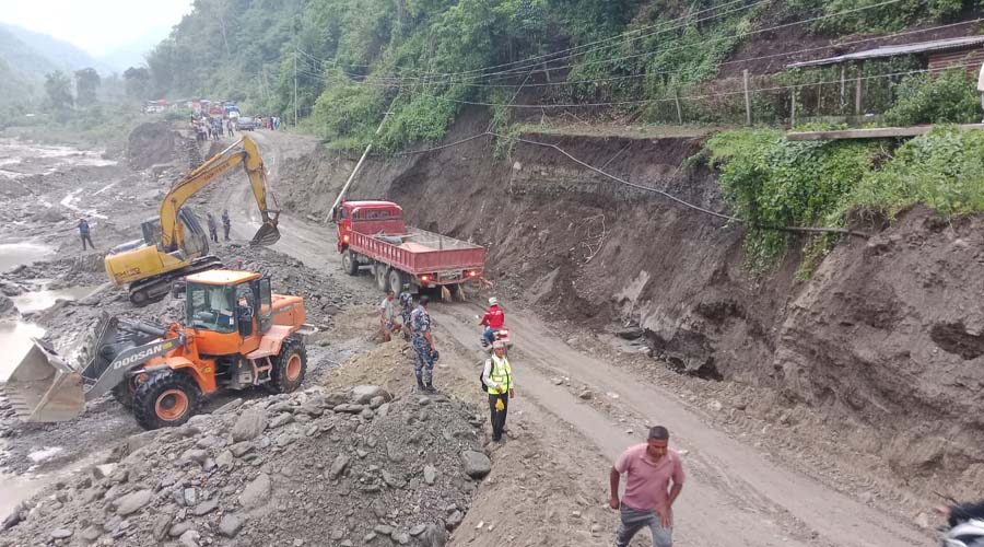 एकतर्फी खुल्यो कोशी लोकमार्ग