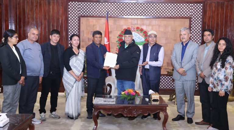 द्वन्द्वपीडितसँग प्रधानमन्त्रीले भने- एमाले पनि पीडित पार्टी हो