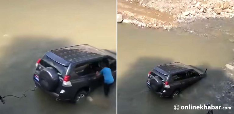 मेलम्ची खोलामा फस्यो भूमिमन्त्री अधिकारी सवार गाडी