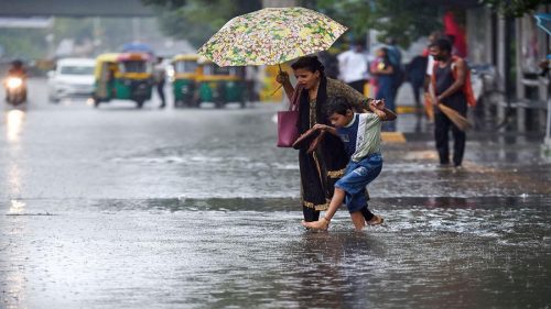 सामान्यभन्दा चाँडो मनसुनी वर्षाले मुम्बई प्रभावित