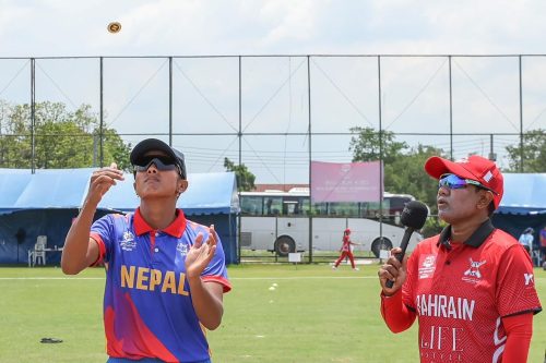 बहराइनविरुद्ध नेपाल बलिङ गर्दै