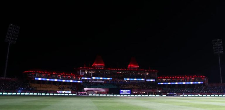 सुरक्षाको कारण देखाउँदै पञ्चाब र दिल्लीबीचको खेल बीचमै रोकियो