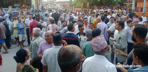 रुपन्देही कारागार अगाडि भेला हुन थाले रास्वपा कार्यकर्ता