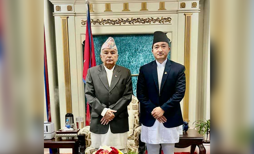 राष्ट्रपति र राखेपका सदस्य सचिव घिसिङबीच भेटवार्ता