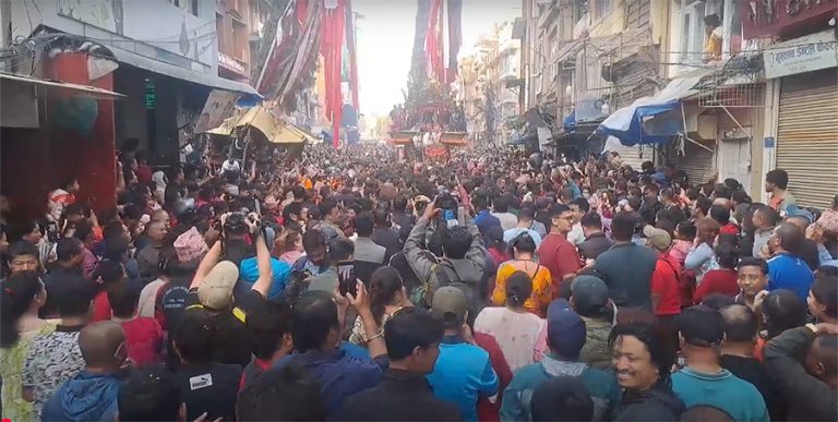 आज महिलाले ताने रातो मच्छिन्द्रनाथको रथ