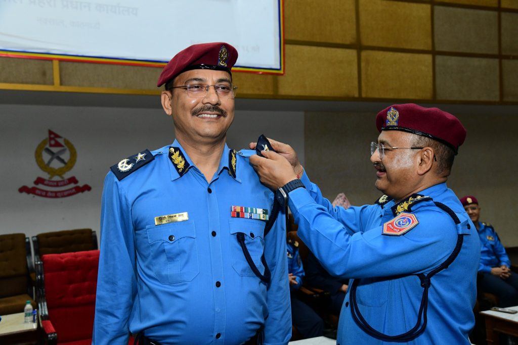 एआईजीमा बढुवा भएका शाहलाई दर्ज्यानी चिन्ह प्रदान