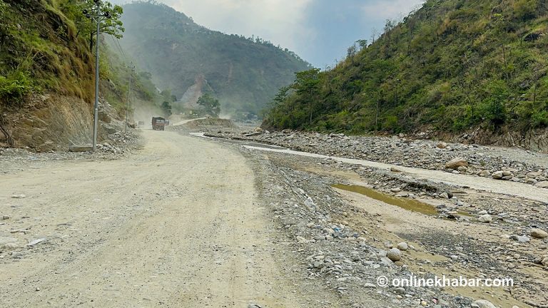 बीपी राजमार्गमा थप १ महिना यात्रुवाहक सवारी चलाउन रोक