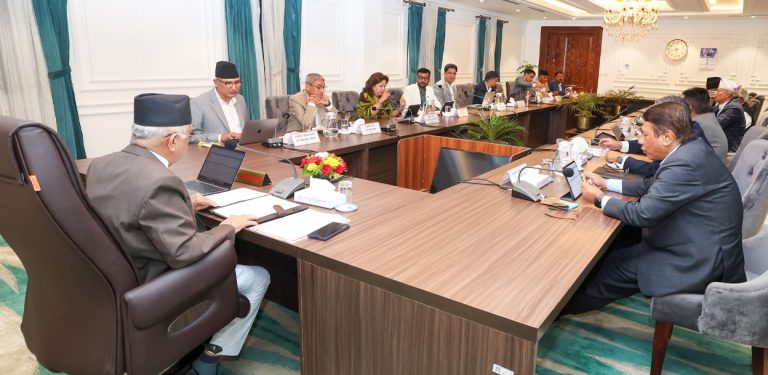 मन्त्रिपरिषद् बैठक जारी