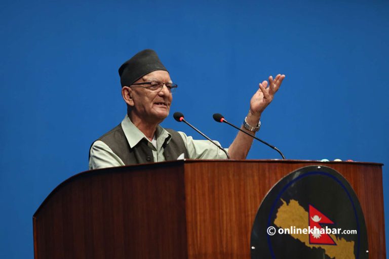 संसद्‌मा चित्रबहादुरको व्यंग्य : नाच जस्तो नाच गरौं भने घाँघर फाट्ने !