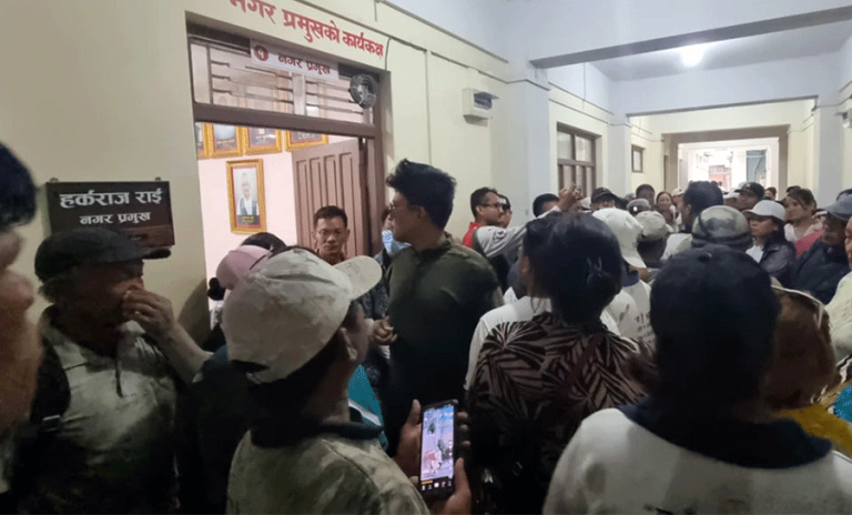 श्रमदानमा डोर हाजिरीको कागज, धरानका मेयर-उपमेयरबीच चर्कियो विवाद