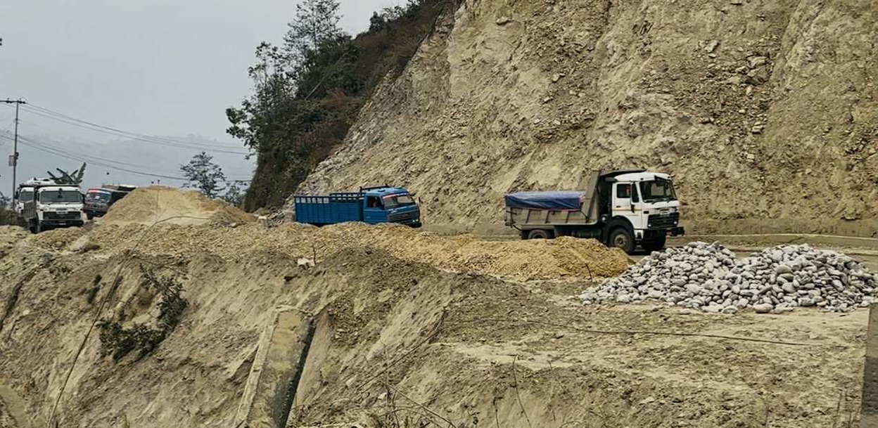 धुलिखेल-खावा सडक : ४ वर्षमा पनि बनेन ४ किलोमिटर सडक