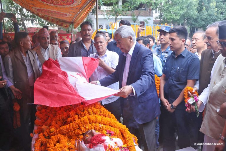 पूर्वमन्त्री शास्त्रीलाई सानेपामा श्रद्धाञ्जली (तस्वीरहरू)