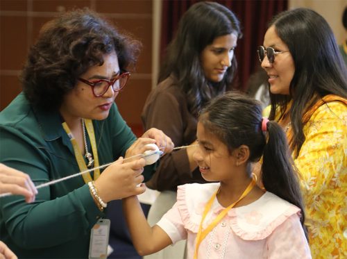 दृष्टिविहीन विद्यार्थीले छामेर सिके सौर्यमण्डल र तारामण्डलको ज्ञान