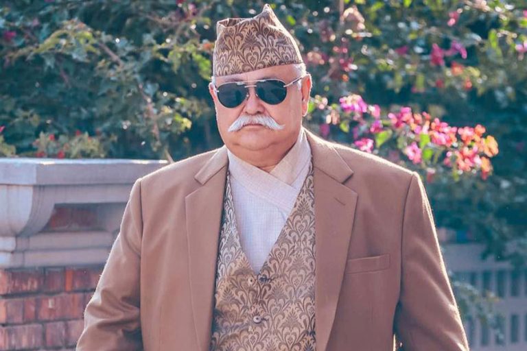 सांसद दीपक सिंह : कमल थापालाई भेट्न पुगेका थिए परिसर, प्रहरीले राख्दियो हिरासत