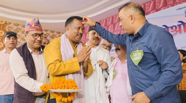 नाउपाका बाँके अध्यक्ष कांग्रेसमा प्रवेश