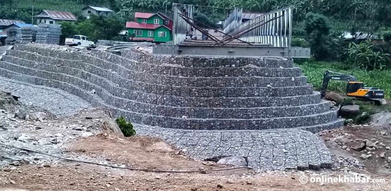 हेवाखोलाको निर्माणाधीन बेलिब्रिज भाँचियो