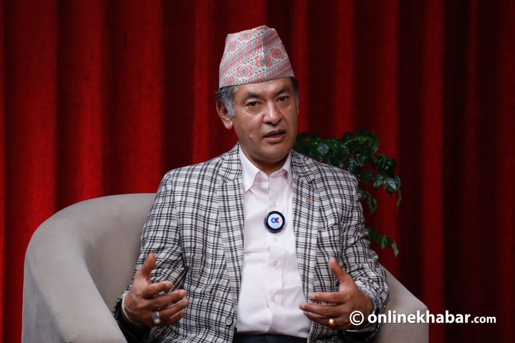 कुलमानको पदभार ग्रहणमा किन उपस्थित भएनन् हितेन्द्रदेव ?