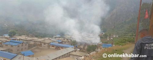 हुम्लाको उनापानीका आगलागी पीडितलाई आर्थिक सहयोग