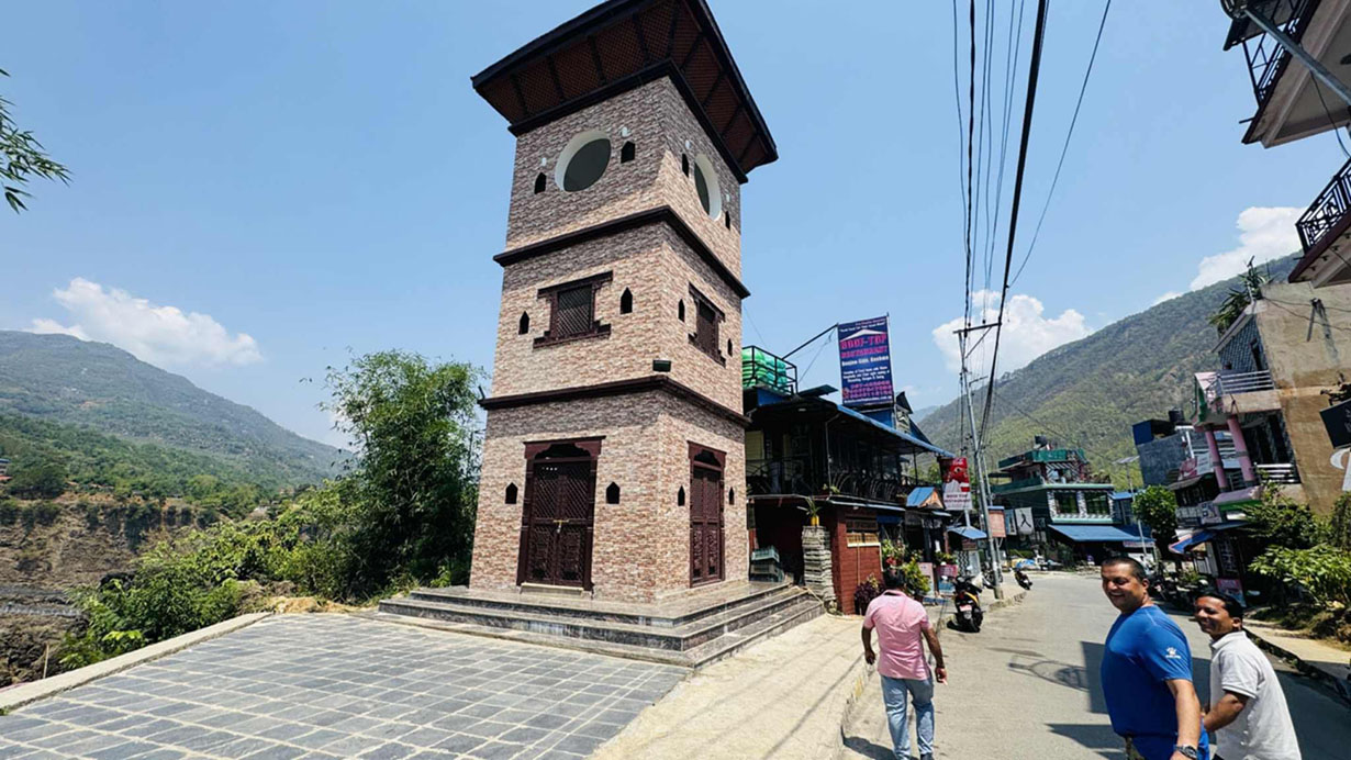 कुश्मा बजारको घण्टाघरमा २ वर्षदेखि ताला