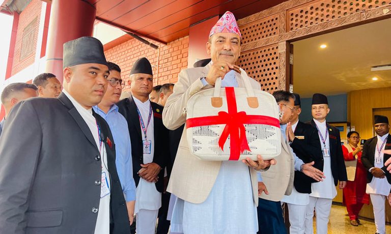 लुम्बिनी बजेट : सत्तारुढ दलबाटै चर्को विरोध, पुनर्लेखन गर्न विपक्षीको माग