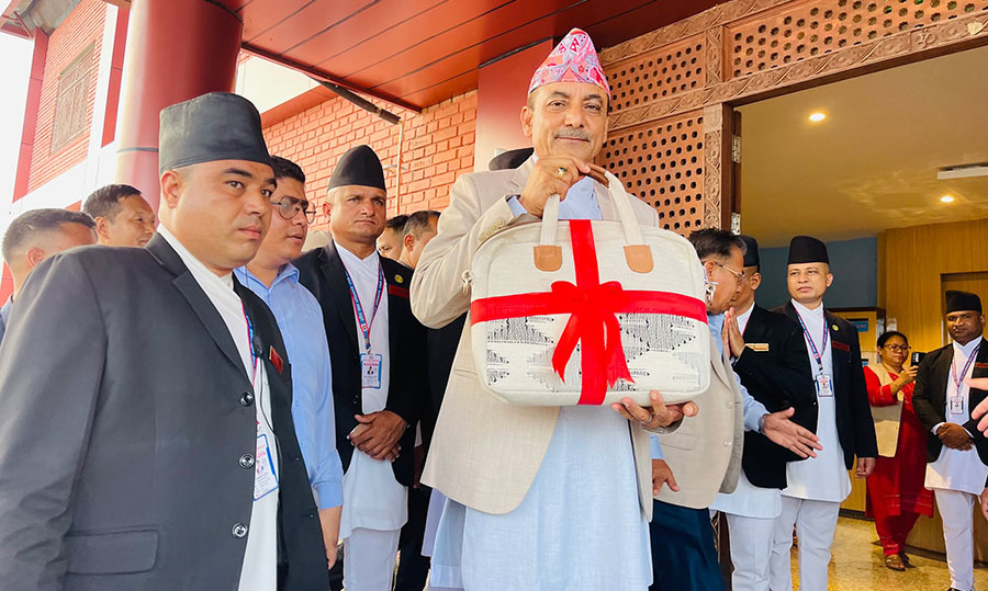 लुम्बिनी बजेट : सत्तारुढ दलबाटै चर्को विरोध, पुनर्लेखन गर्न विपक्षीको माग