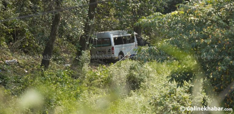 माइक्रो दुर्घटनाका घाइतेको पहिचान खुल्यो, कस्तो छ अवस्था ?