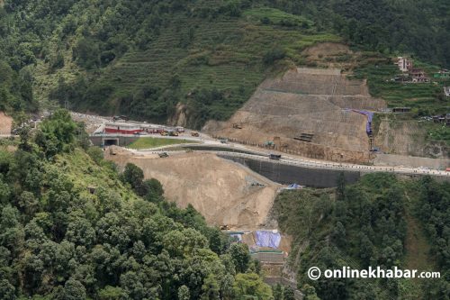नागढुंगा सुरुङ : सकियो पूर्वाधारको काम, प्रवेशद्वारमै पहिरोको चुनौती