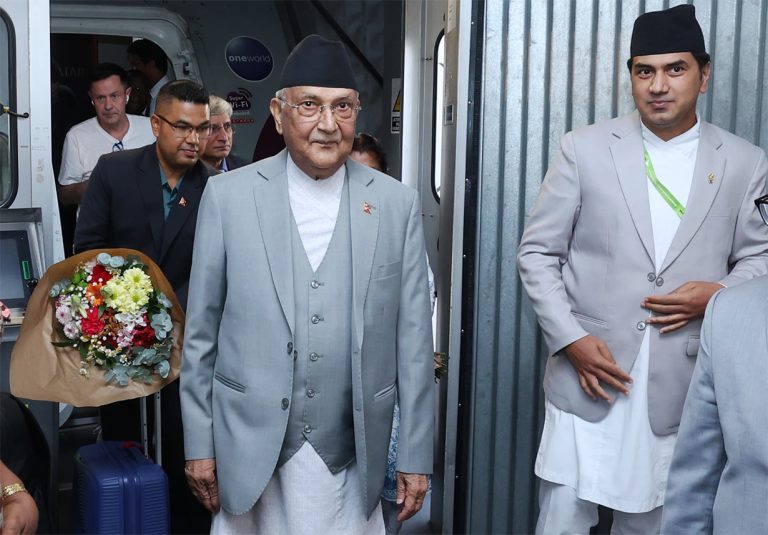 प्रधानमन्त्री ओली उच्च गतिको रेल चढेर म्याड्रिडबाट सेभिया जाँदै