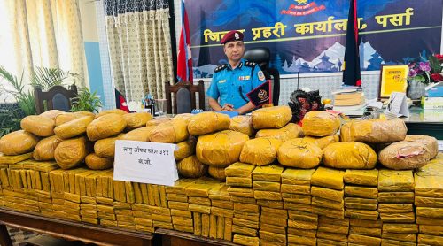 ३ सय किलो चरेससहित एक जना पक्राउ
